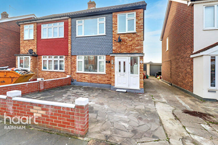3 Bedroom Semi-Detached House For Sale In Stoke Road, Rainham, RM13