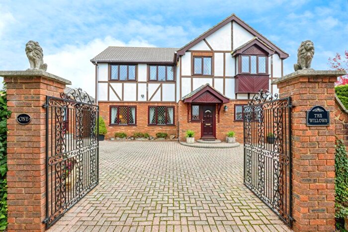 4 Bedroom Detached House For Sale In Swanmore Close, Bournemouth, BH7