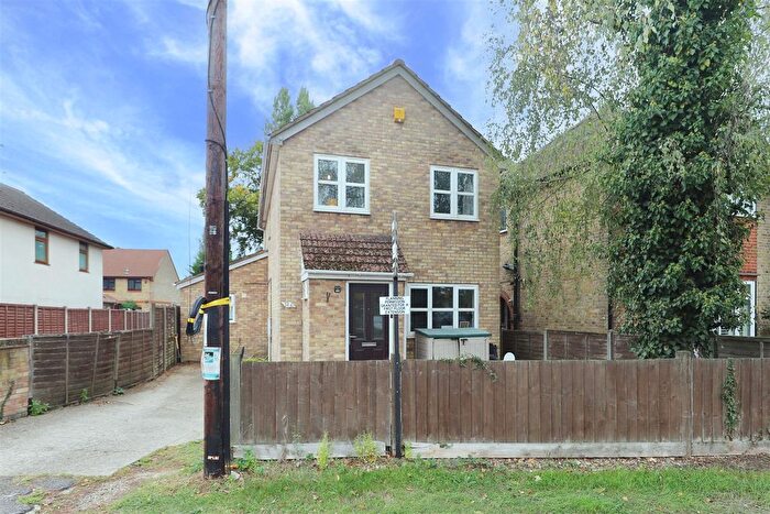 4 Bedroom Detached House For Sale In Northwood Road, Harefield, Uxbridge, UB9