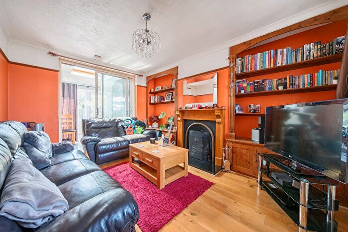 3 Bedroom Semi-detached House For Sale In Victoria Road, Knaphill, Woking, GU21