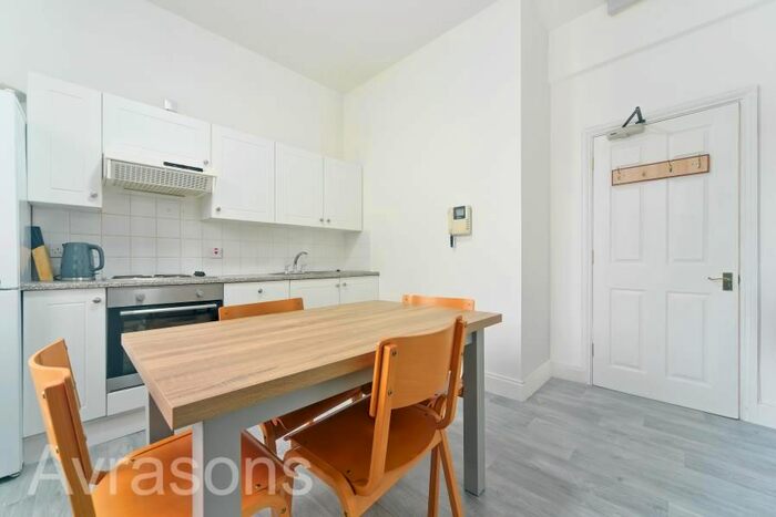 1 Bedroom Flat To Rent In Clapham Road, London, SW9
