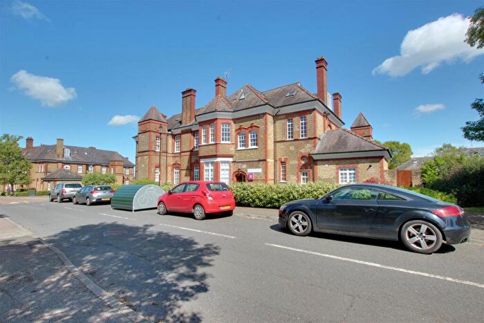 1 Bedroom Flat To Rent In Pennington Drive, London, N21