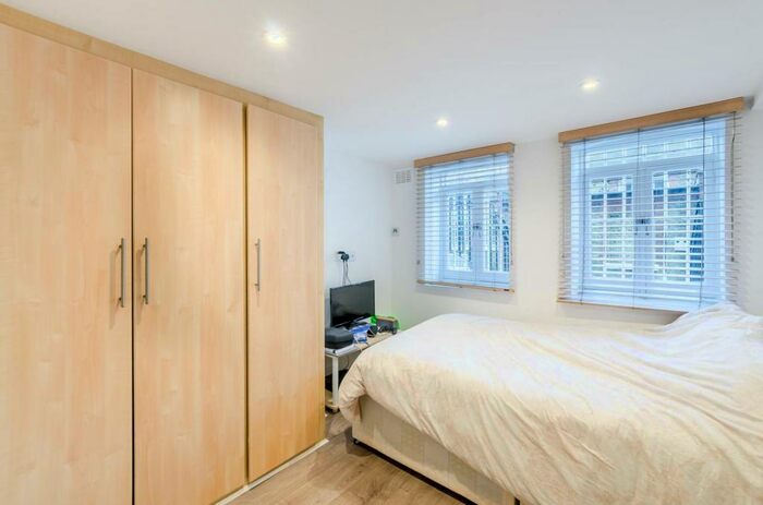 Studio To Rent In Este Road, Clapham Junction, London, SW11