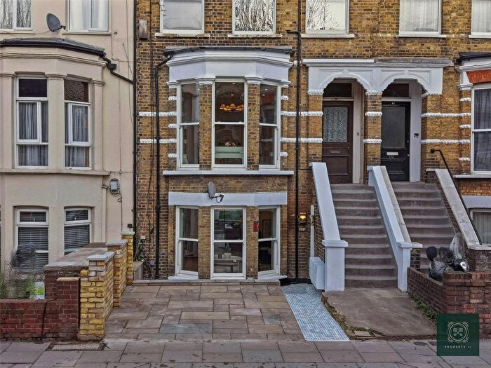 2 Bedroom Maisonette For Sale In Stroud Green Road, London, N4