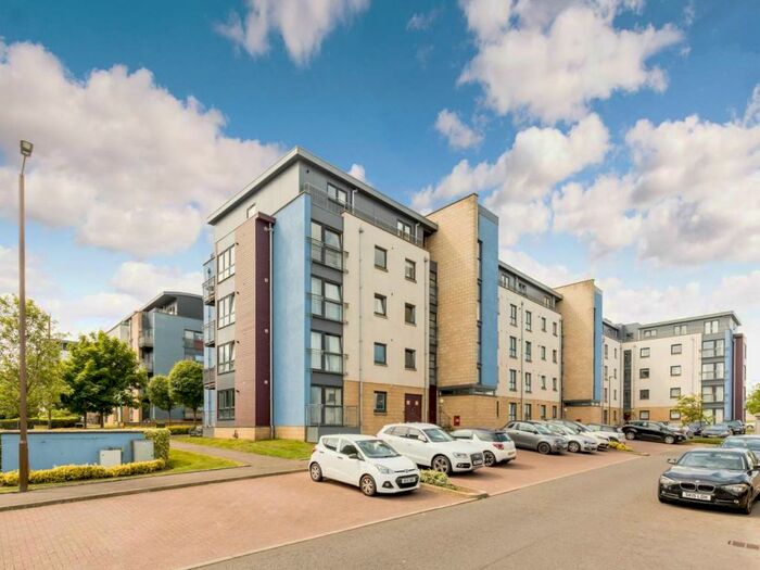 3 Bedroom Flat To Rent In East Pilton Farm Avenue, Fettes, Edinburgh, EH5