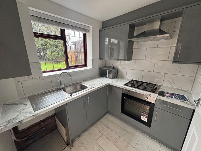 3 Bedroom Semi Detached House To Rent In Sandy Crescent, Wolverhampton, WV11