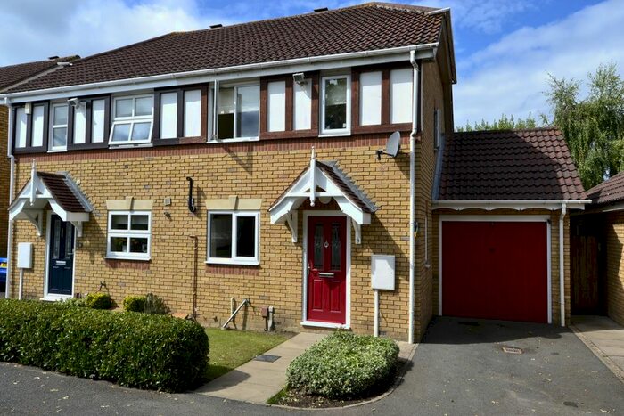 2 Bedroom Semi-Detached House To Rent In Brough Close, North Kingston, KT2