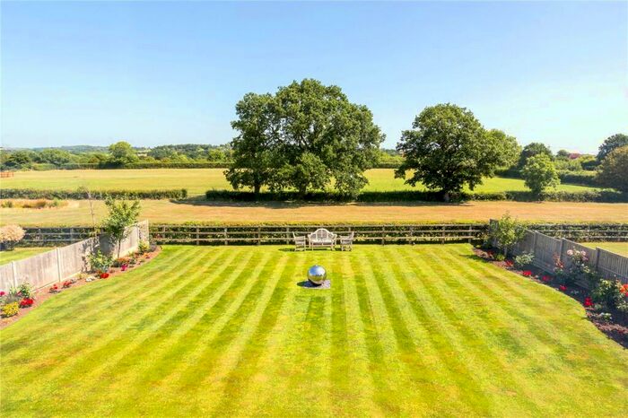 4 Bedroom Detached House For Sale In Oak Tree Close, Nazeing, Waltham Abbey, EN9