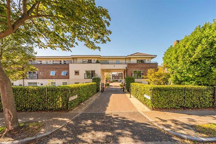 2 Bedroom Flat To Rent In Mill Pond Close, South Lambeth, SW8
