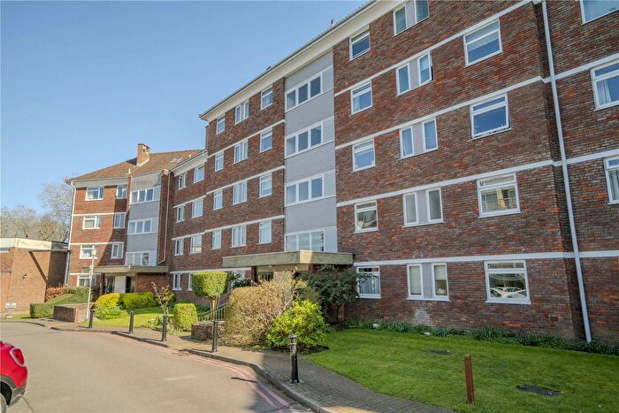 4 Bedroom Flat For Sale In Courtlands, Sheen Road, Richmond, TW10