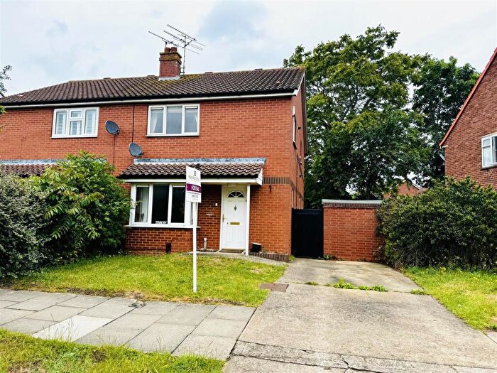3 Bedroom Semi Detached House For Sale In Donegal Road, Ipswich, IP1
