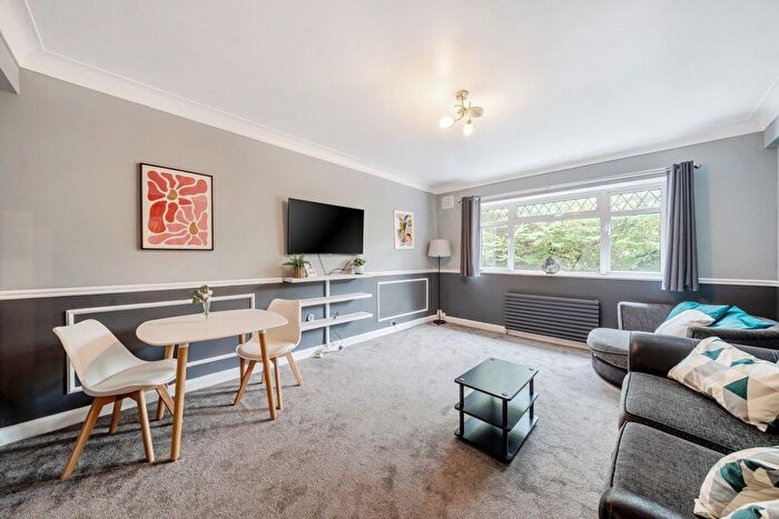 2 Bedroom Flat For Sale In Bushey Road, London, SW20