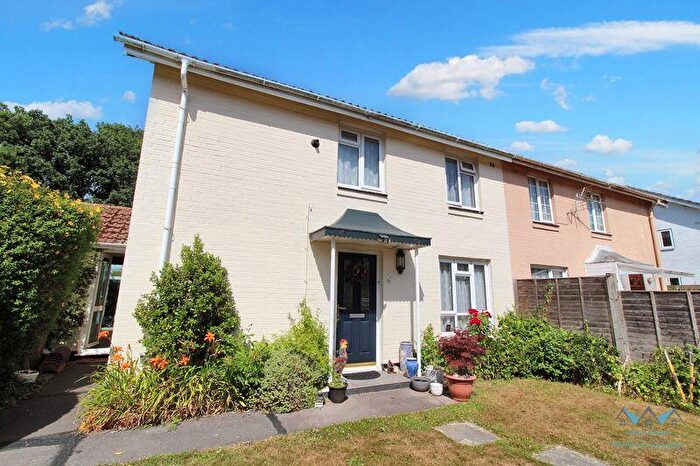 3 Bedroom Semi-Detached House For Sale In Chilworth Close, Southampton - Charming -Bedroom Semi-Detached Home In Idyllic Village Setting, SO16