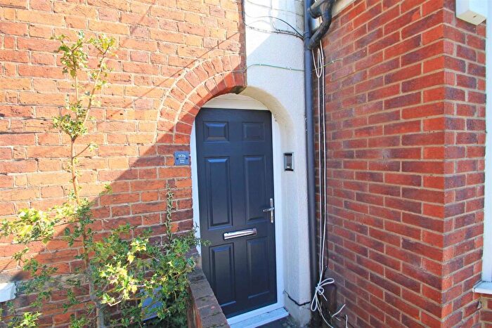 1 Bedroom Flat To Rent In Bower Street, Bedford, MK40