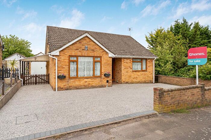 2 Bedroom Bungalow For Sale In Southview Rise, Alton, Hampshire, GU34