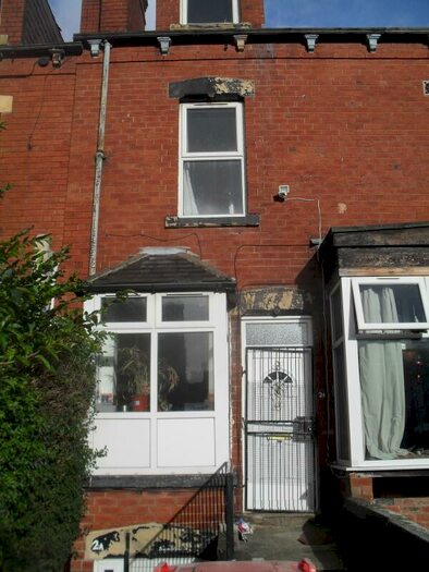 3 Bedroom Property To Rent In Royal Park Mount, Hyde Park, Leeds, LS6