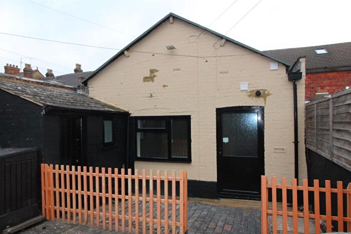 2 Bedroom Maisonette To Rent In Stratford Road, Wolverton, Milton Keynes, MK12