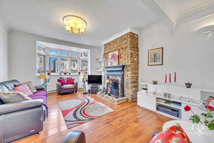 4 Bedroom End Of Terrace House For Sale In Globe Road, Hornchurch, RM11