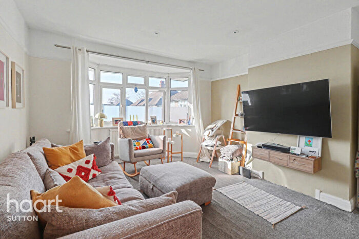 2 Bedroom Maisonette For Sale In Keswick Close, Sutton, SM1