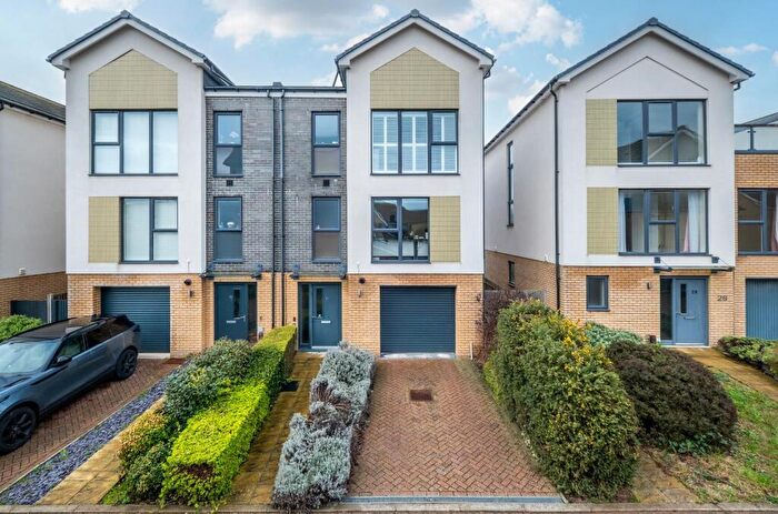 4 Bedroom Semi Detached House For Sale In Westerly Way, St. Marys Island, Chatham, ME4