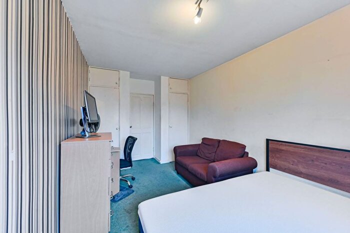 2 Bedroom Flat For Sale In Binfield Road, Stockwell, London, SW4