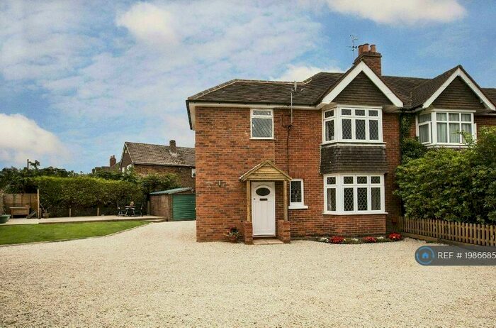 3 Bedroom Semi-Detached House To Rent In Park Lane, Tilehurst, Reading, RG31