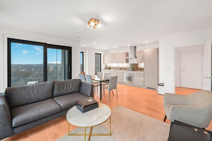 3 Bedroom Flat To Rent In Legacy Tower, Great Eastern Road, London, E15