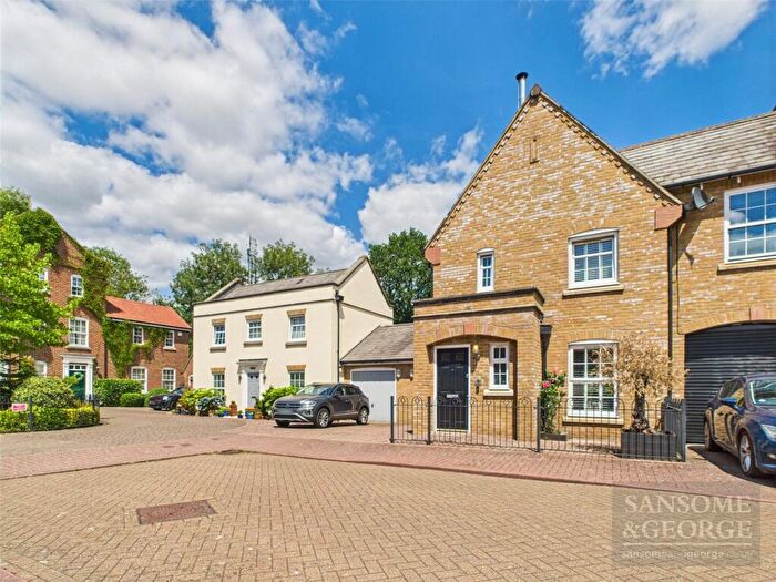 3 Bedroom End Of Terrace House For Sale In Fernhill Place, Sherfield-on-Loddon, Hook, Hampshire, RG27