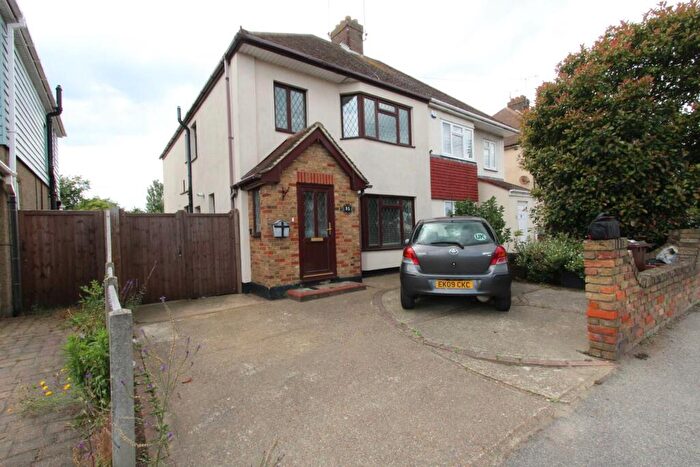 4 Bedroom Semi-Detached House To Rent In Hart Road, Thundersley, SS7