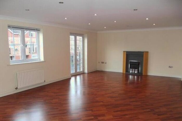 2 Bedroom Flat To Rent In Broadheath, Altrincham, WA14