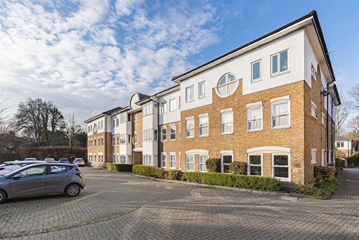 2 Bedroom Flat For Sale In Nightingale Court, Hertford, SG14