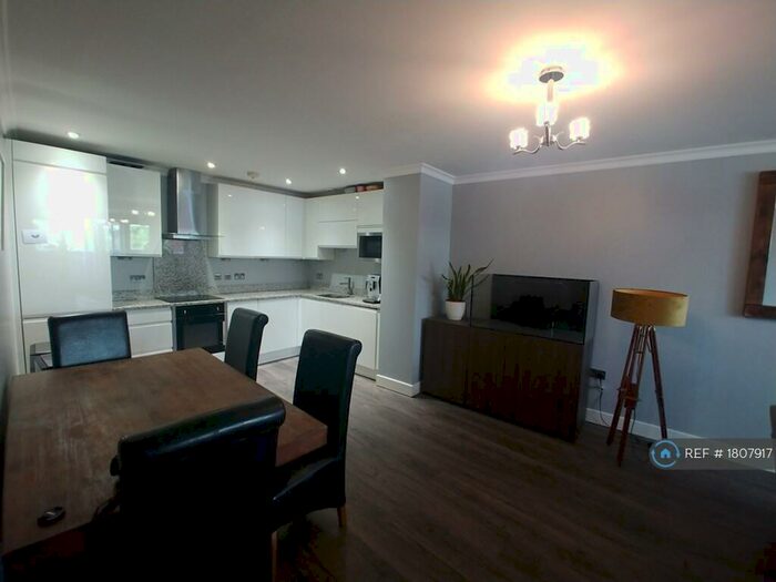 2 Bedroom Flat To Rent In Leamore Court, London, E2