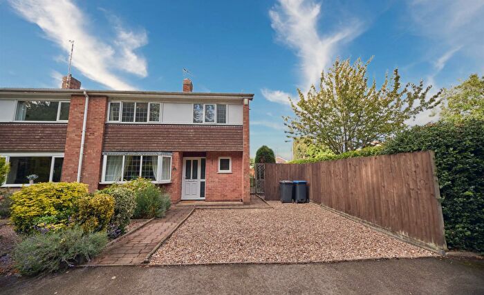 3 Bedroom Semi-Detached House For Sale In Rufford Close, Burbage, LE10
