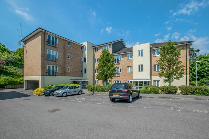 2 Bedroom Flat To Rent In Waterfall Close, Hoddesdon, EN11