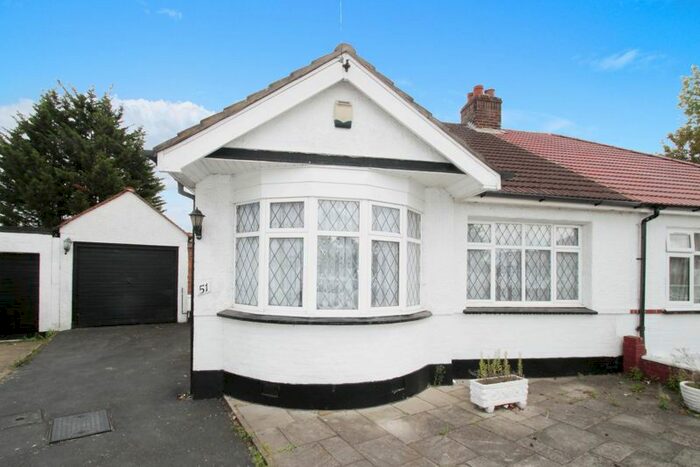 2 Bedroom Semi-Detached Bungalow To Rent In Islip Gardens, Northolt, UB5
