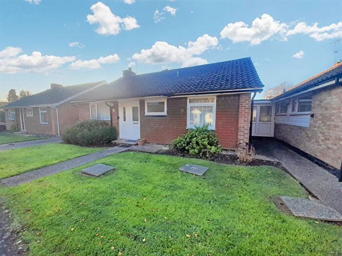 3 Bedroom Semi-Detached Bungalow For Sale In Spinney Walk, Barnham, PO22