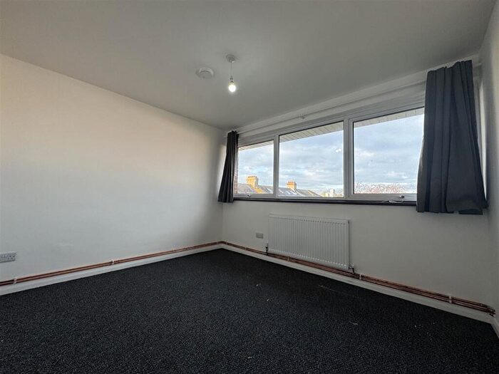 2 Bedroom Apartment To Rent In Waylands Court, Ilford, IG1