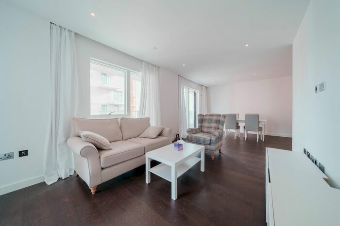 3 Bedroom Flat To Rent In Kennedy Building, Lexington Garden, London, SW11