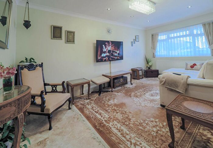 4 Bedroom Detached House For Sale In Kynaston Wood, Harrow, HA3