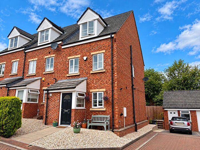 3 Bedroom Terraced House For Sale In Hawthorn Lane, Cleckheaton, West Yorkshire, BD19