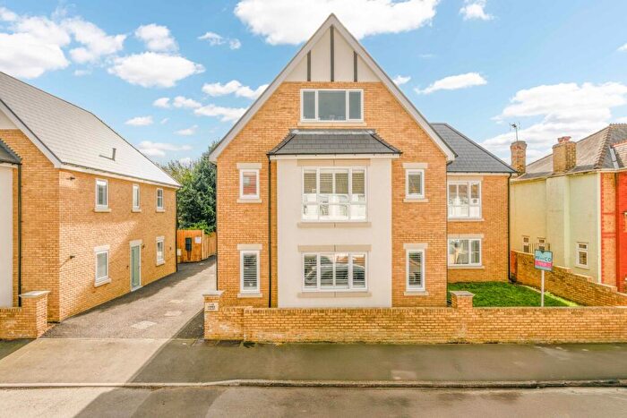 2 Bedroom Apartment To Rent In Annett Road, Walton-on-Thames, KT12