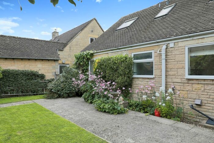 3 Bedroom Bungalow For Sale In Letch Hill Drive, Bourton-On-The-Water, Cheltenham, Gloucestershire, GL54