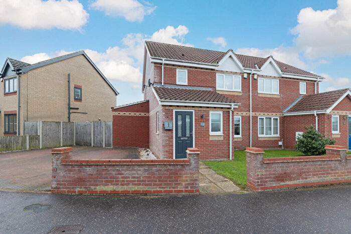 3 Bedroom Semi Detached House For Sale In Kings Drive, Bradwell, Great Yarmouth, NR31