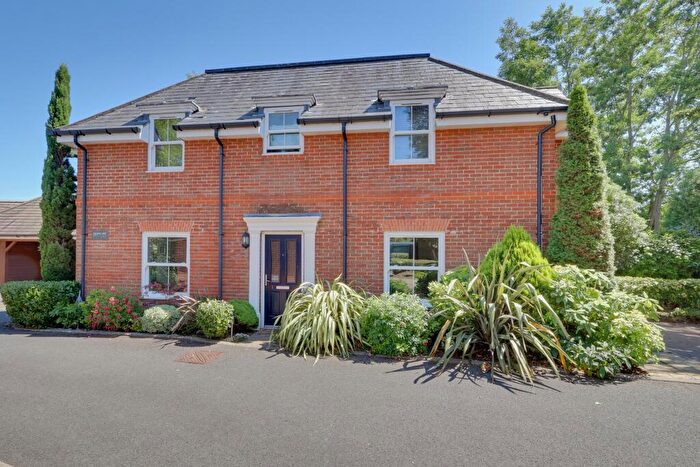 2 Bedroom Apartment For Sale In Geranium Gardens, Denmead, PO7