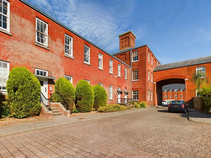 2 Bedroom Flat To Rent In Consort Mews, Knowle, Fareham, PO17