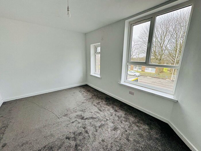 3 Bedroom Flat To Rent In Stourbridge Road, Brierley Hill, West Midlands, DY5