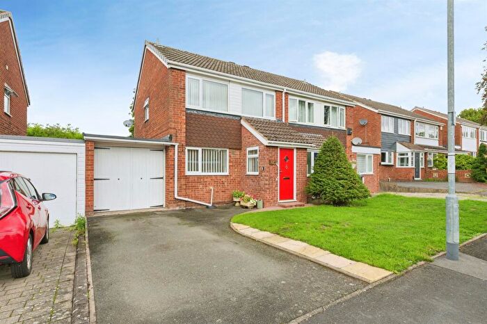 3 Bedroom Semi-Detached House For Sale In Jowett, Tamworth, B77