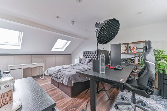 1 Bedroom Studio To Rent In .Glenister Park Road, Streatham Vale, London, SW16