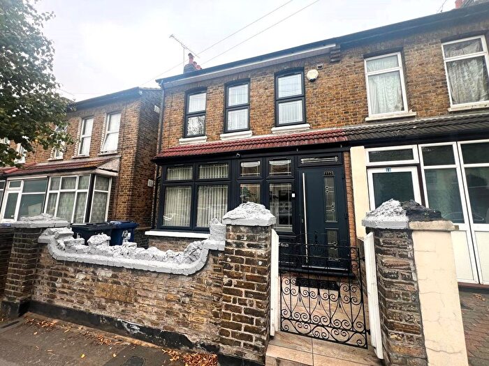 4 Bedroom End Of Terrace House To Rent In Marlow Road, Southall, UB2
