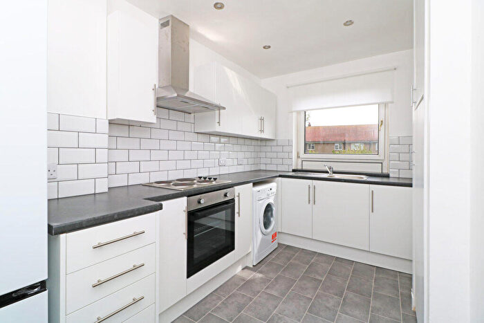 2 Bedroom Property To Rent In Aboyne Avenue, Dundee, DD4